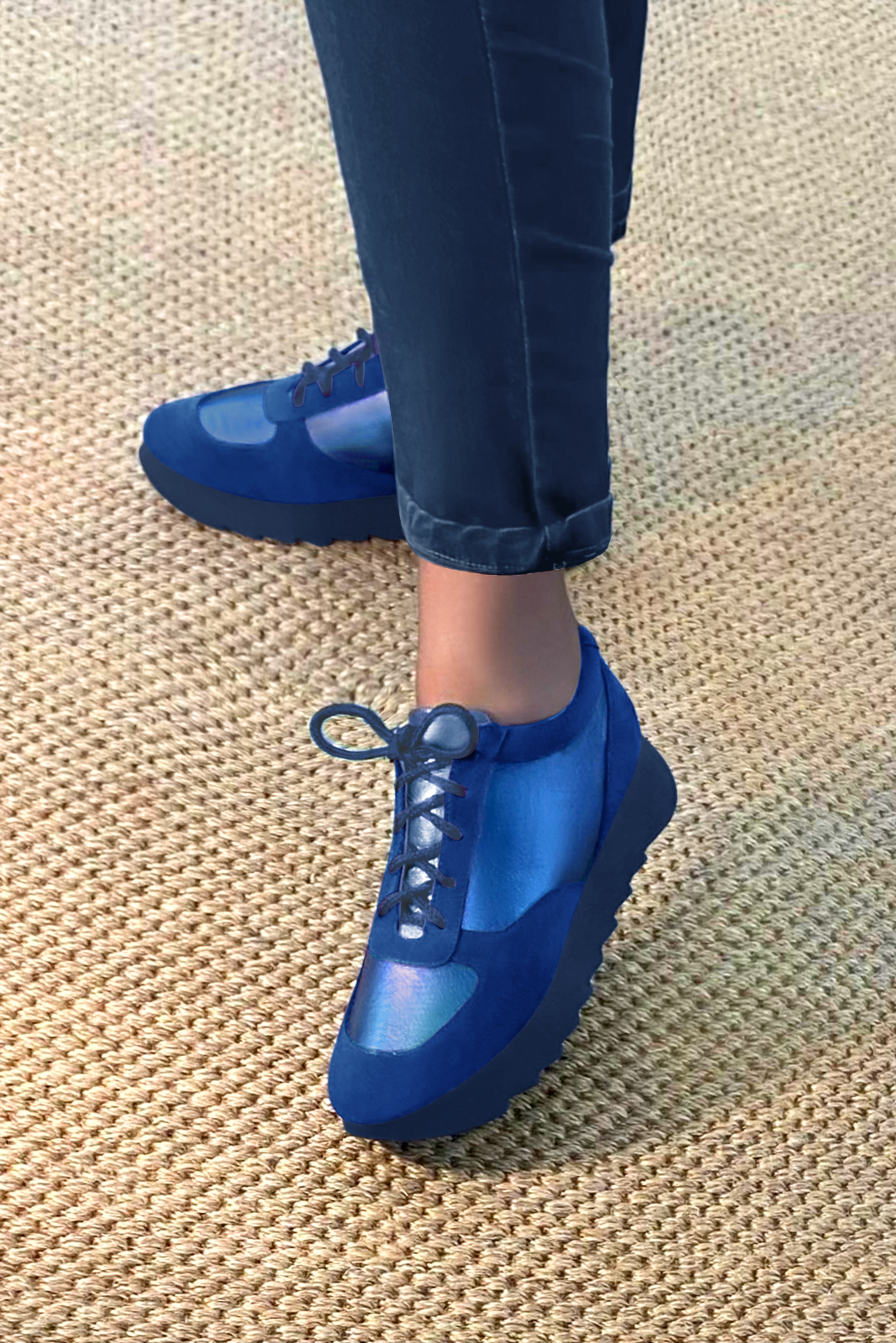 Electric blue women's one-tone elegant sneakers. Round toe. Low rubber soles. Worn view - Florence KOOIJMAN